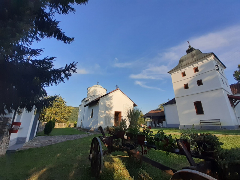 Bela crkva Karanska